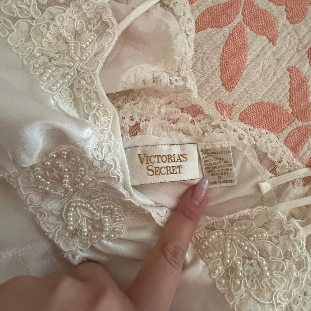 VTG Gold Label Victoria's Secret Satin and Lace Peignoir Set with Tulle Back!!!✨ - Picture 8 of 16